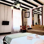 Noemi Old Town 3*